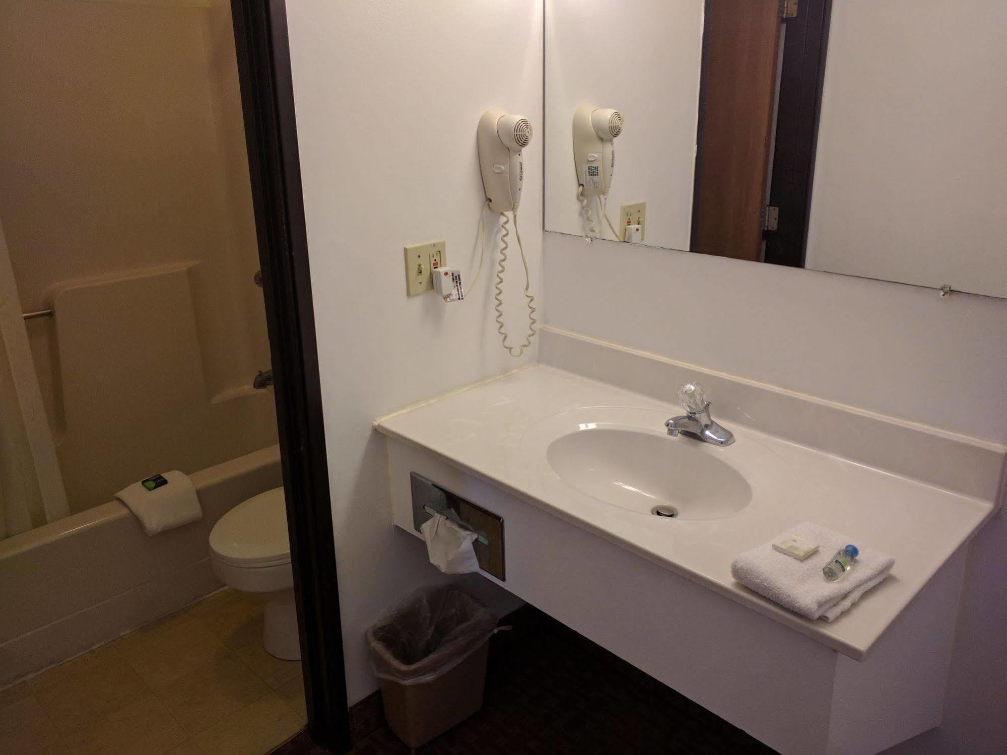 Value Inn Harrisburg-York Valley Green Buitenkant foto